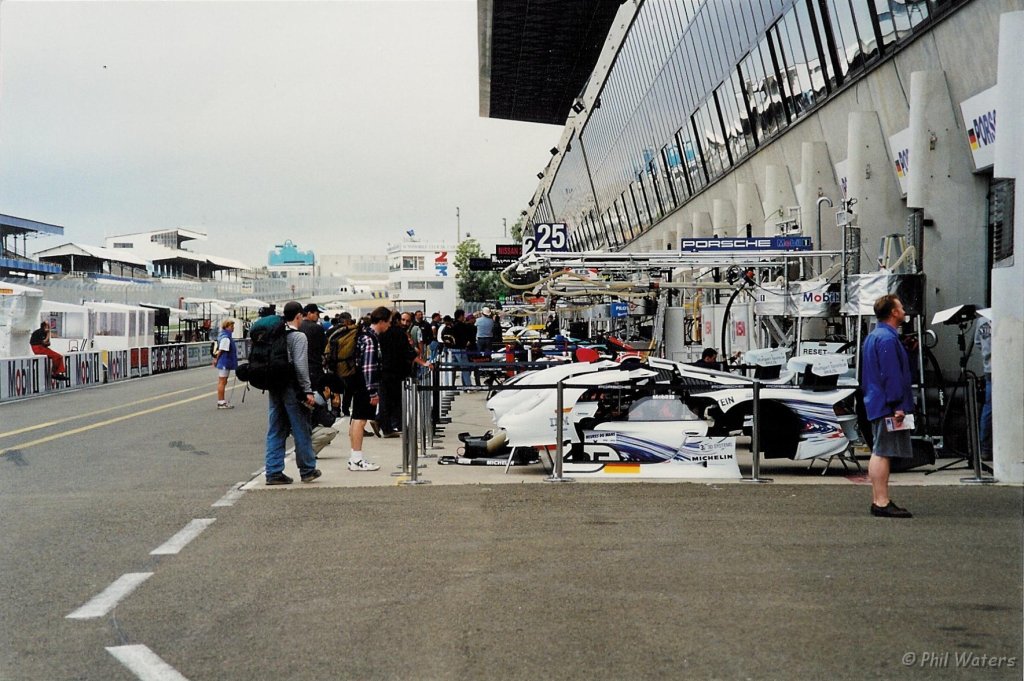 LeMans_10.jpg - The teams