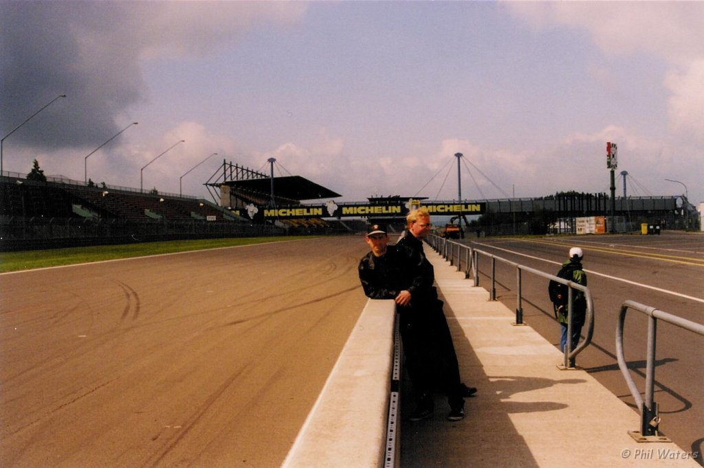 Spa_6.jpg - Trackside - me in the hat!