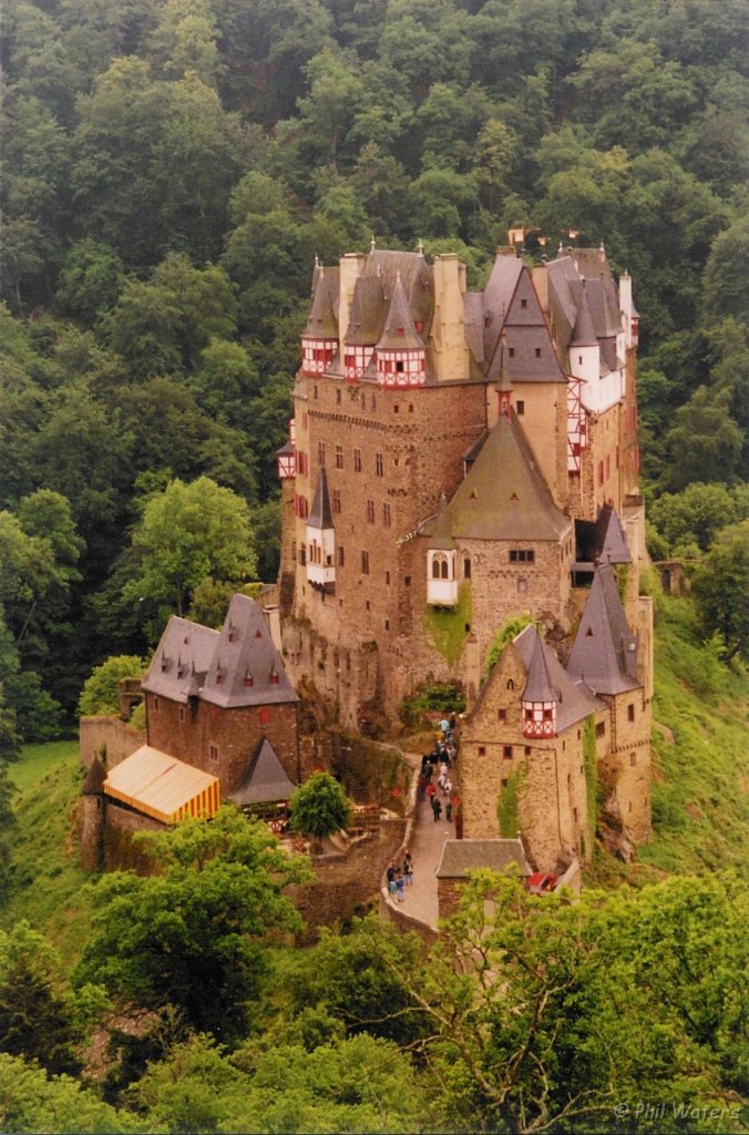 Spa_7.jpg - A lovely castle