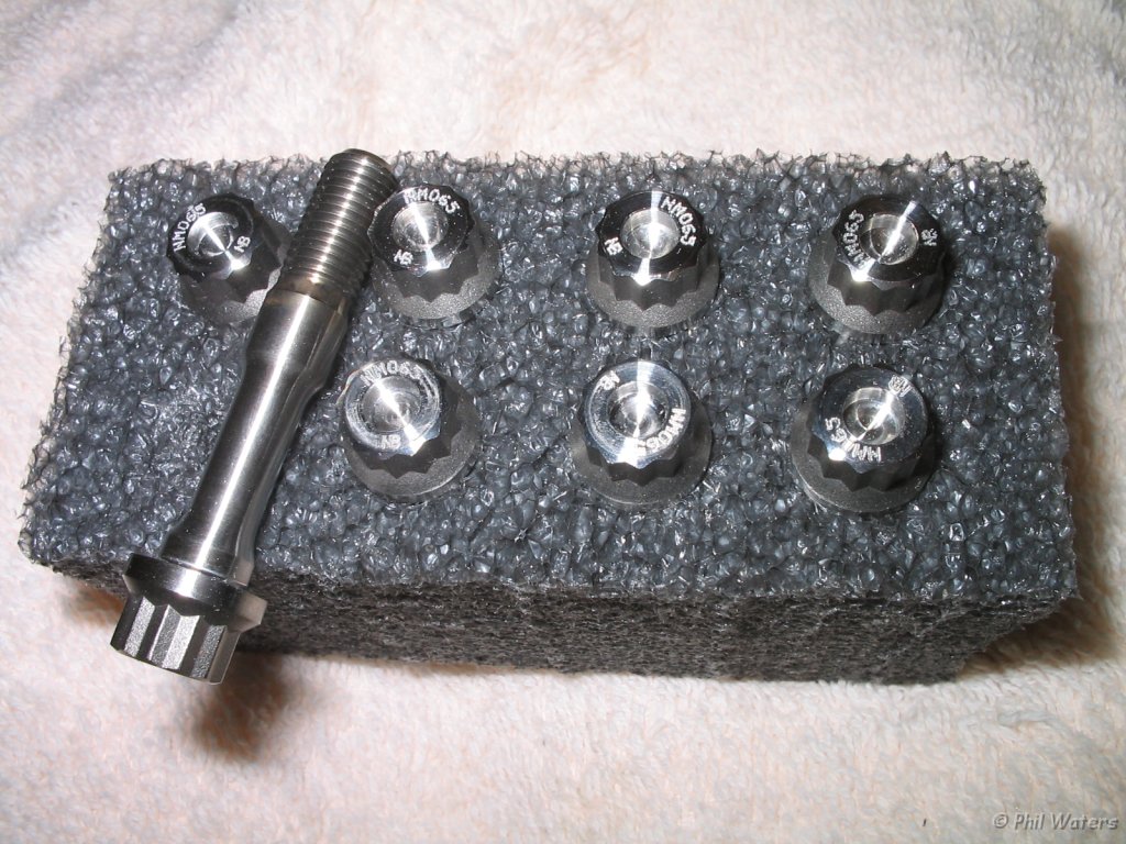Northbridge_bolts_0001.JPG - Northbridge rod bolts